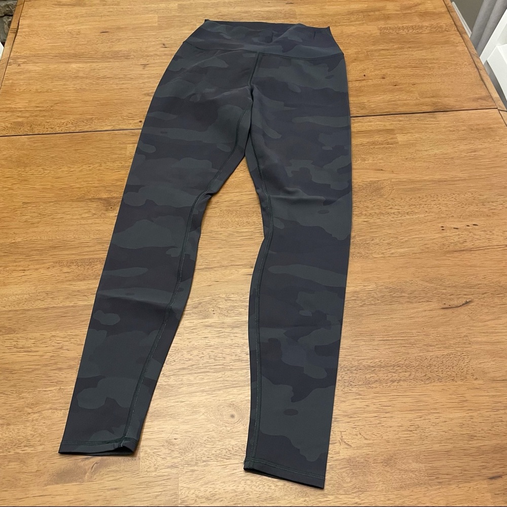 Alo Camo Leggings Size Medium